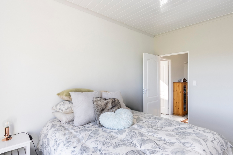 6 Bedroom Property for Sale in Sir Lowrys Pass Village Western Cape